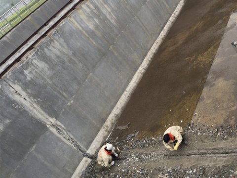 舞鋼市污水處理廠污水池防水堵漏施工案例