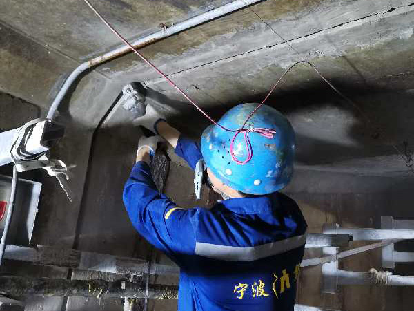 地下車庫頂板堵漏（地下空間頂板滲水原因及預防措施）